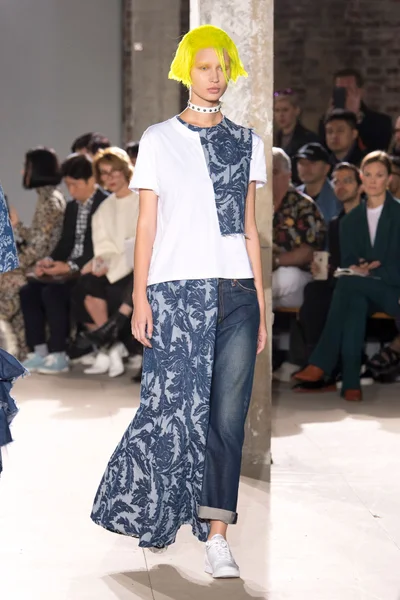Look 16